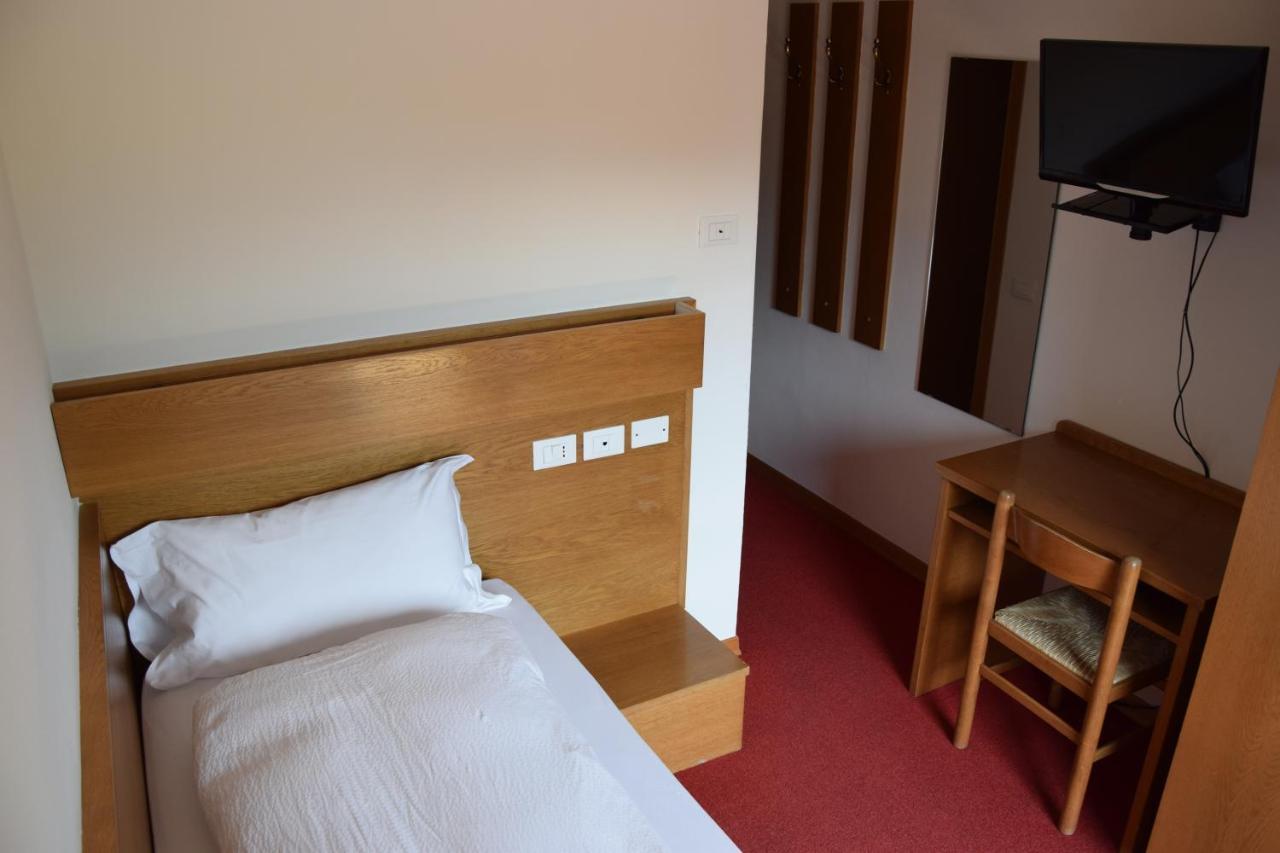 Hotel Ferrari 3*